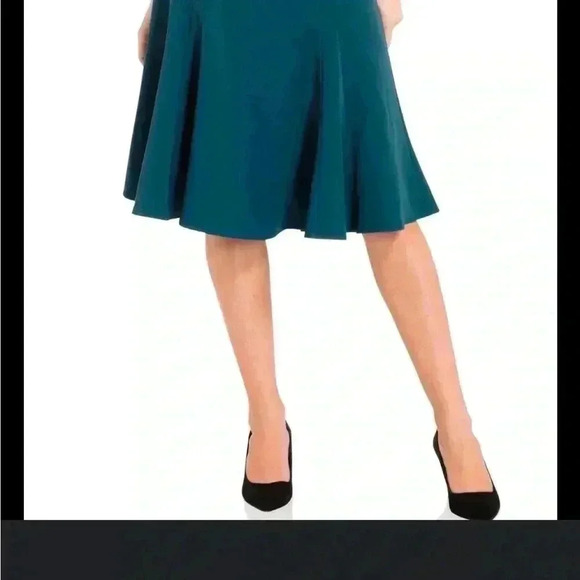 dressbarn skirt size 4 in very good condition very soft - Picture 4 of 10